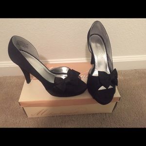 Black peep toe shoes